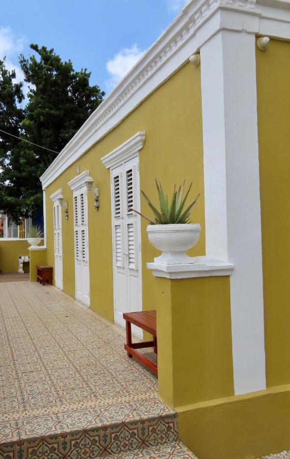 Historic Building The Palm Backyard Studio-Apartment Willemstad, Curacao Feel Home Away From Home المظهر الخارجي الصورة